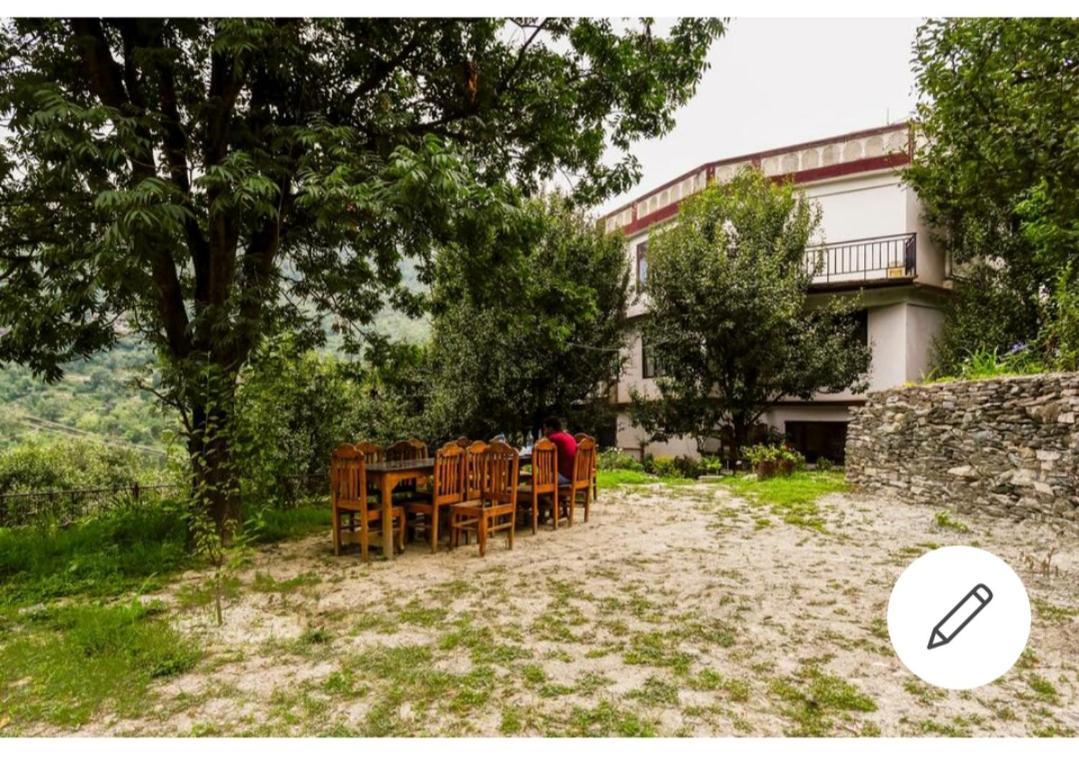 Tirthan Crest Homestay Banjār Exteriör bild