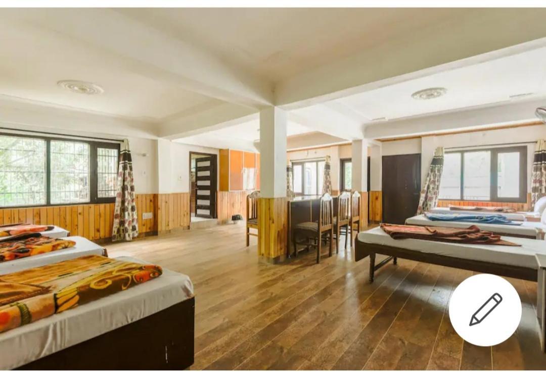 Tirthan Crest Homestay Banjār Exteriör bild