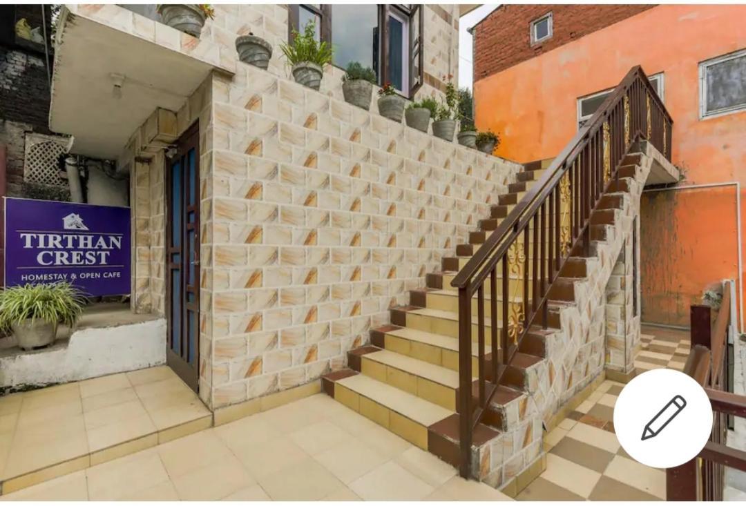 Tirthan Crest Homestay Banjār Exteriör bild
