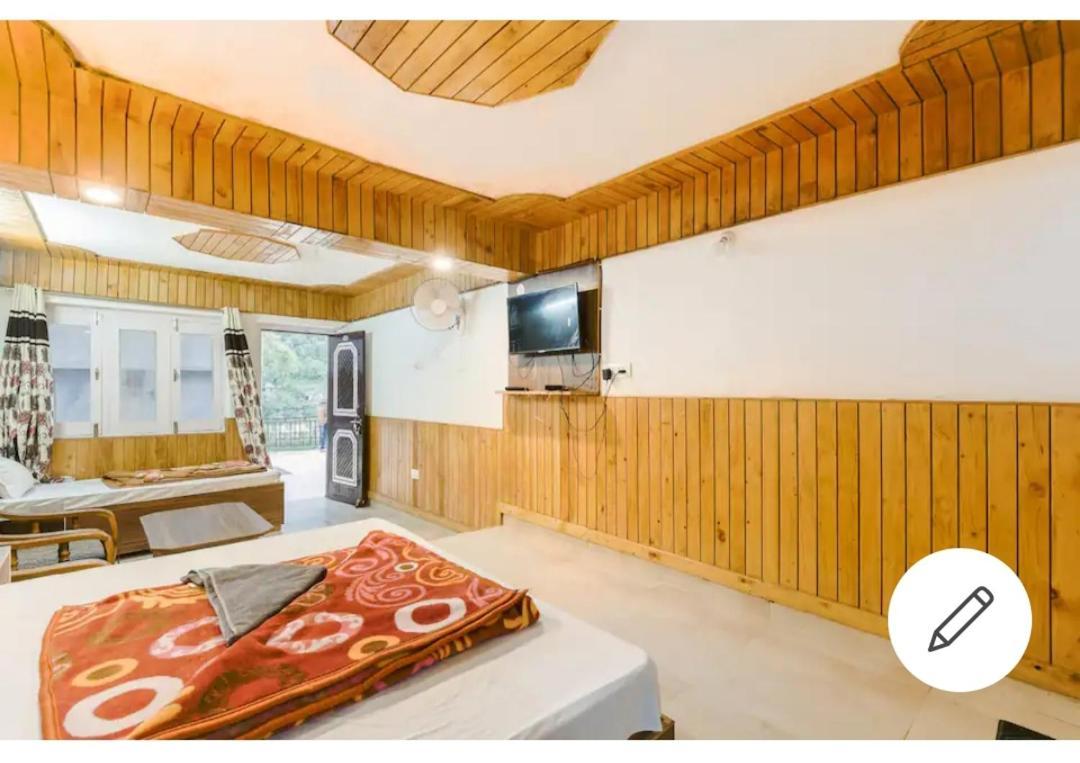 Tirthan Crest Homestay Banjār Exteriör bild