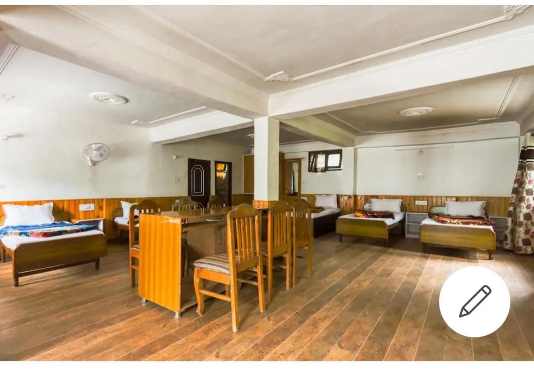 Tirthan Crest Homestay Banjār Exteriör bild