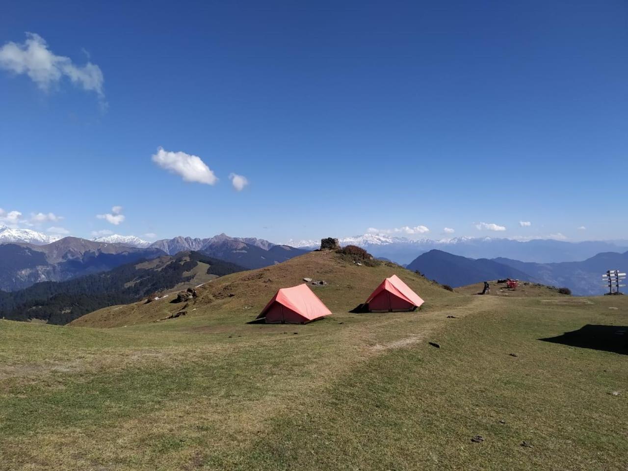 Tirthan Crest Homestay Banjār Exteriör bild