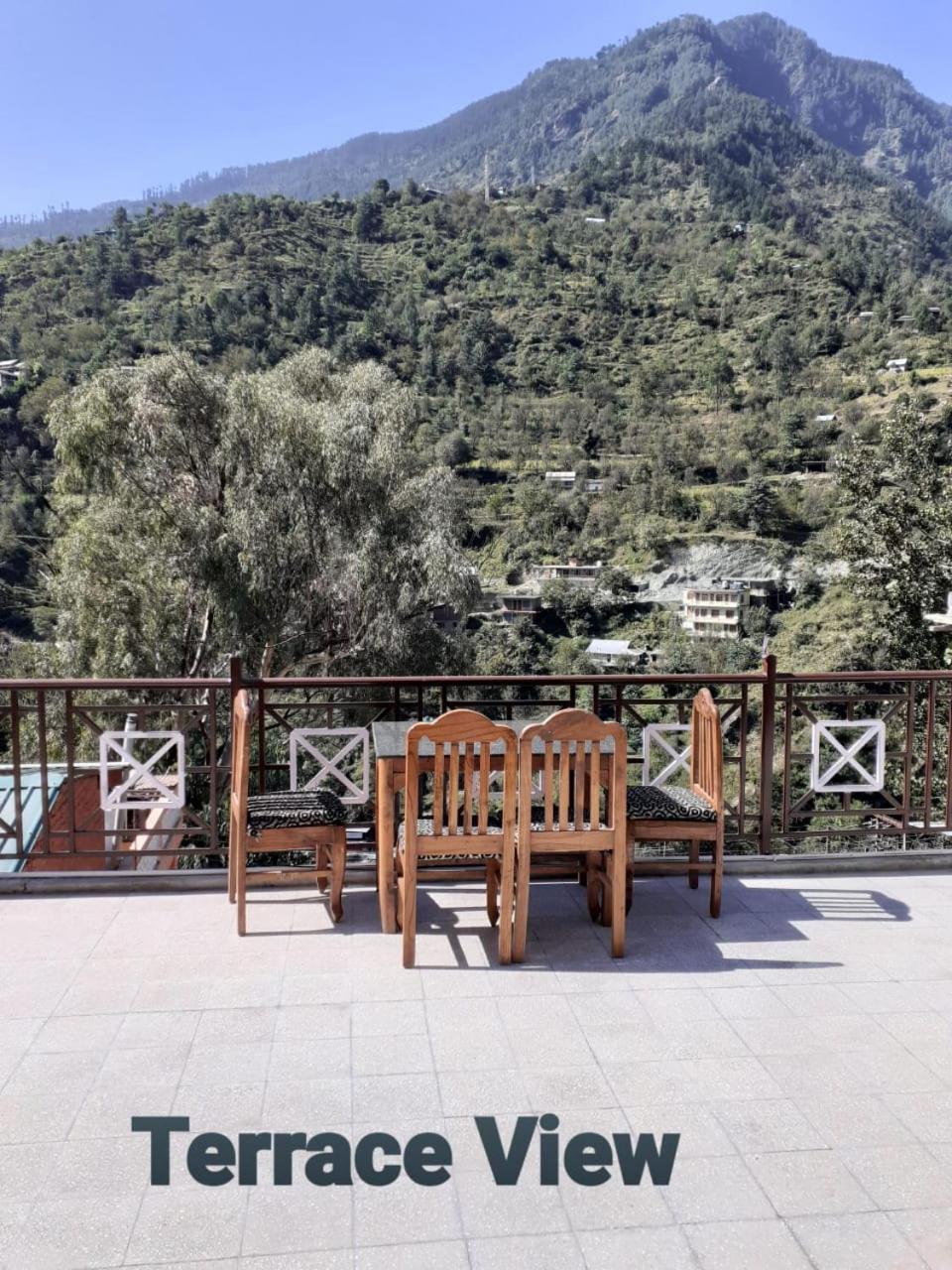 Tirthan Crest Homestay Banjār Exteriör bild