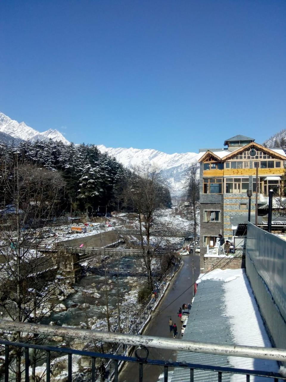 Tirthan Crest Homestay Banjār Exteriör bild