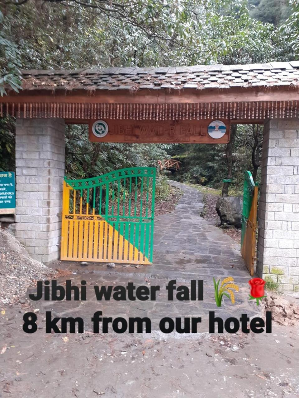 Tirthan Crest Homestay Banjār Exteriör bild