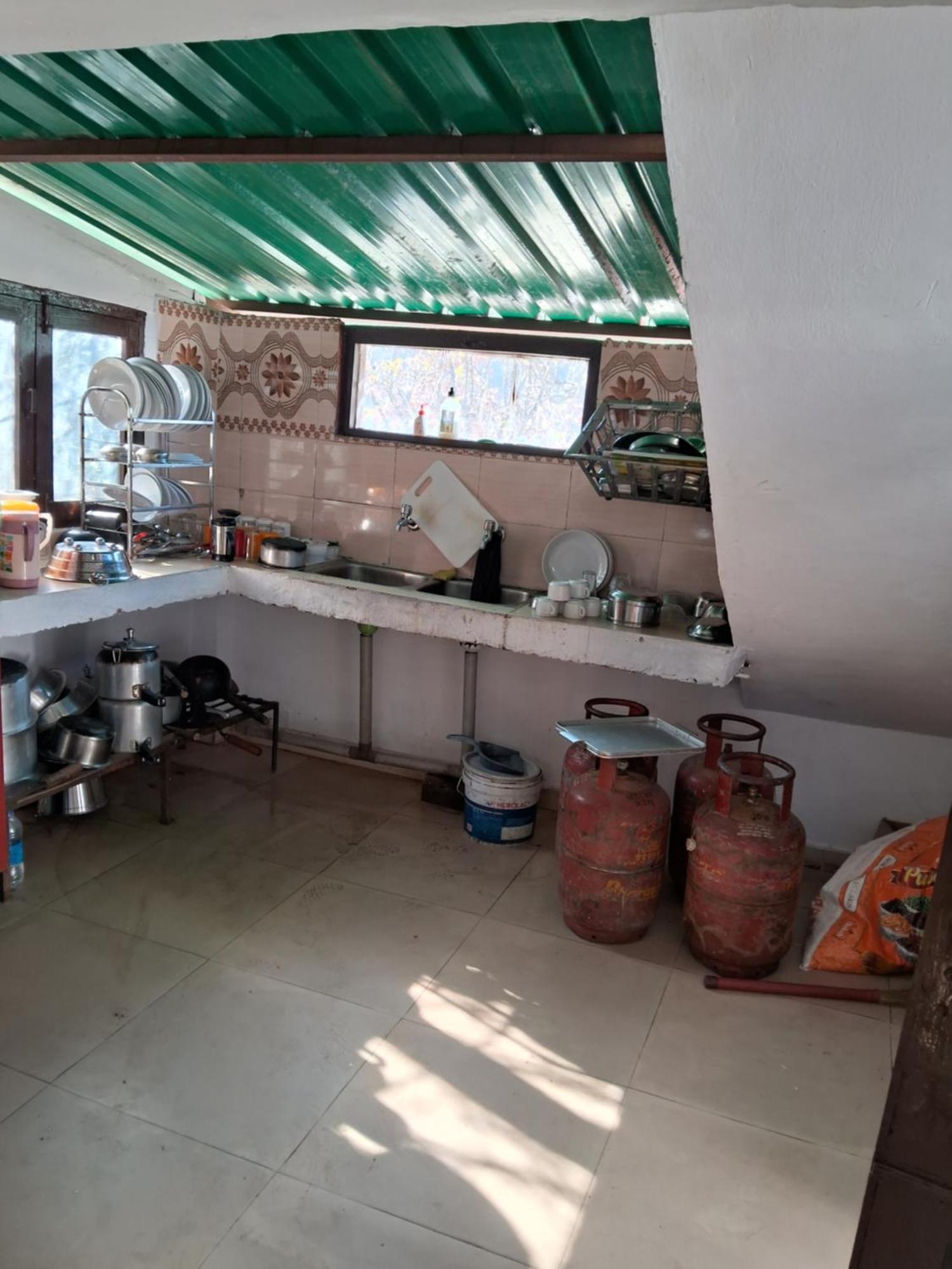 Tirthan Crest Homestay Banjār Exteriör bild