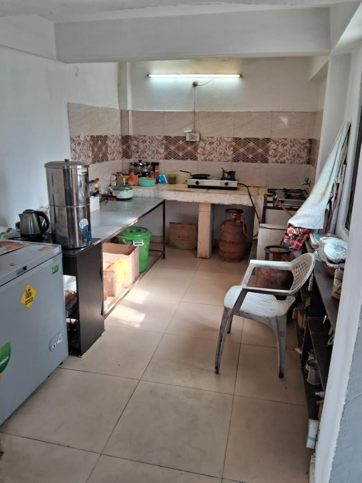 Tirthan Crest Homestay Banjār Exteriör bild